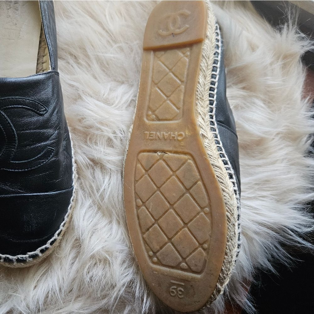 AUTHENTIC CHANEL BLACK LEATHER LOGO ESPADRILLES SIZE 39 - Picture 2 of 4